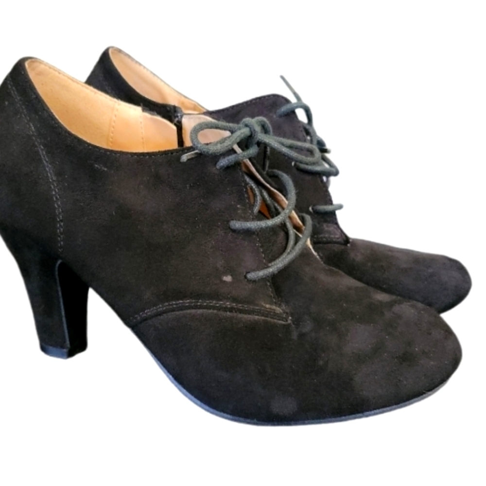 Cute black heals